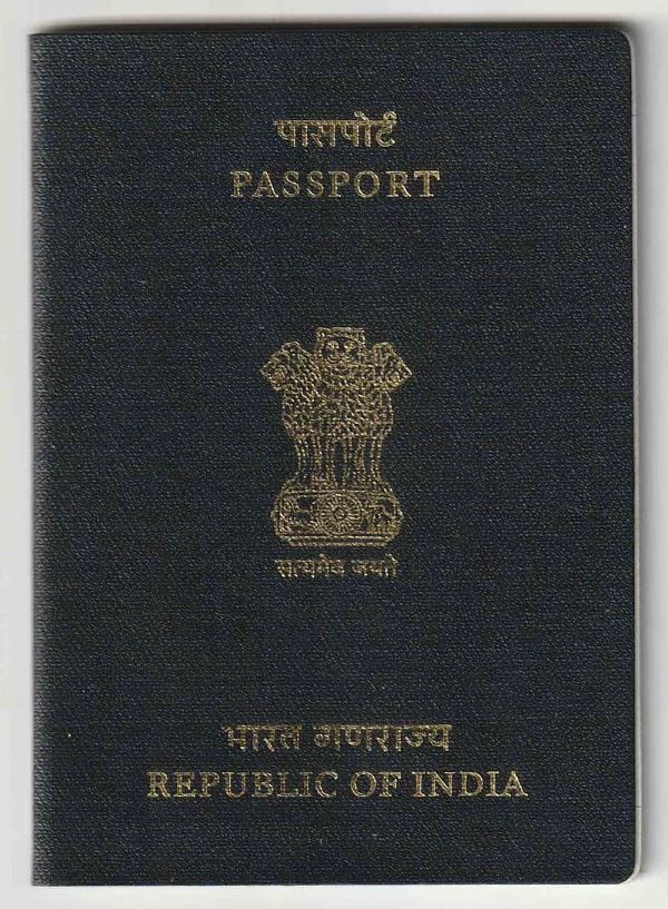 Portada del pasaporte indio